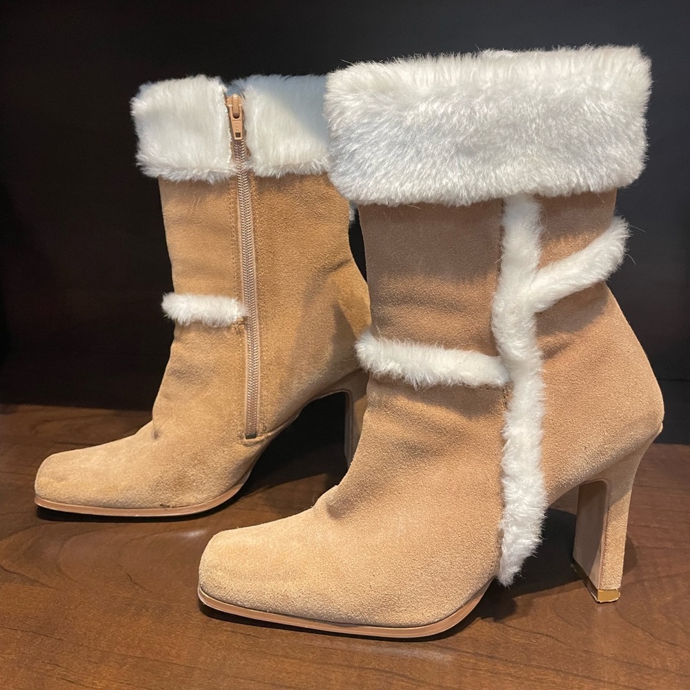 Boots with the fur